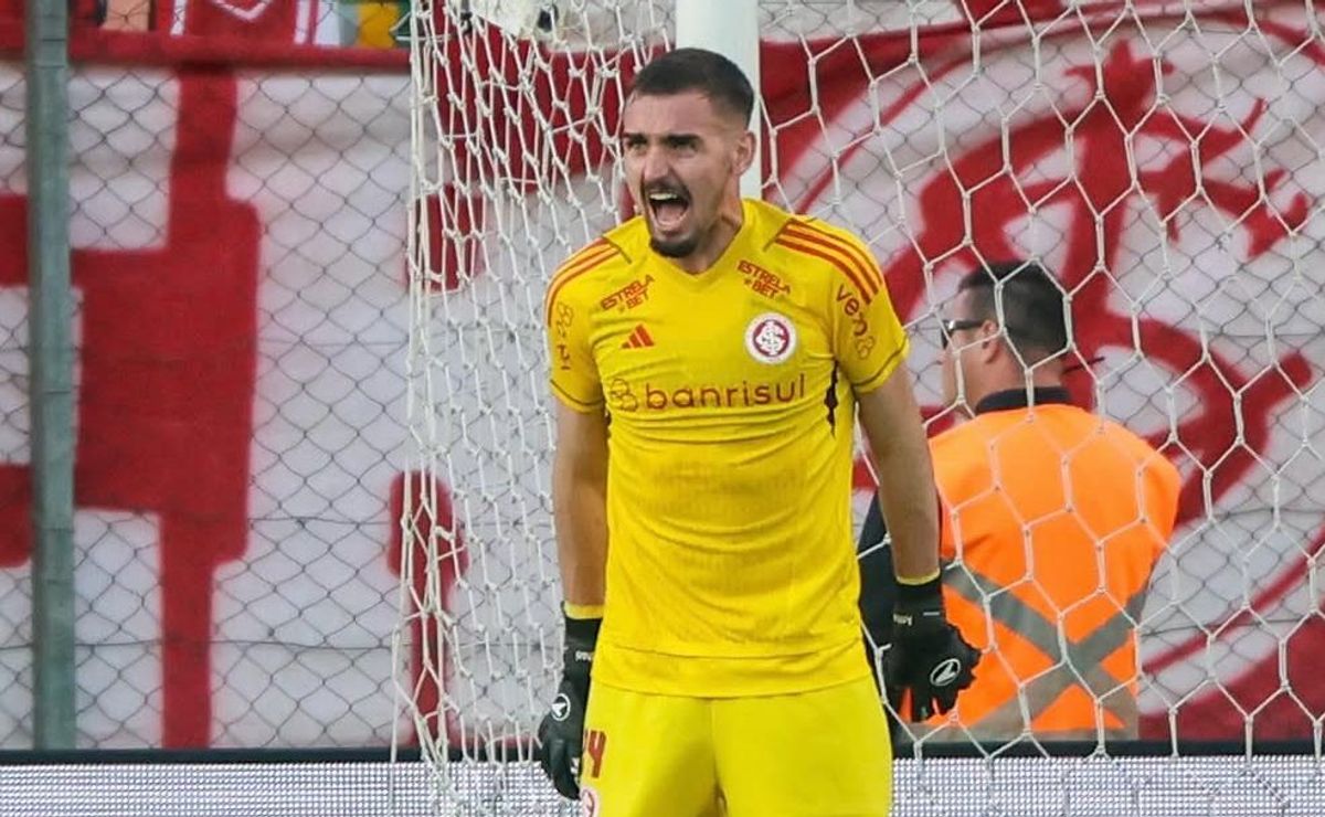 Goleiro do Internacional faz projeções e revela suas inspirações: “Alisson e Taffarel são minhas referências”