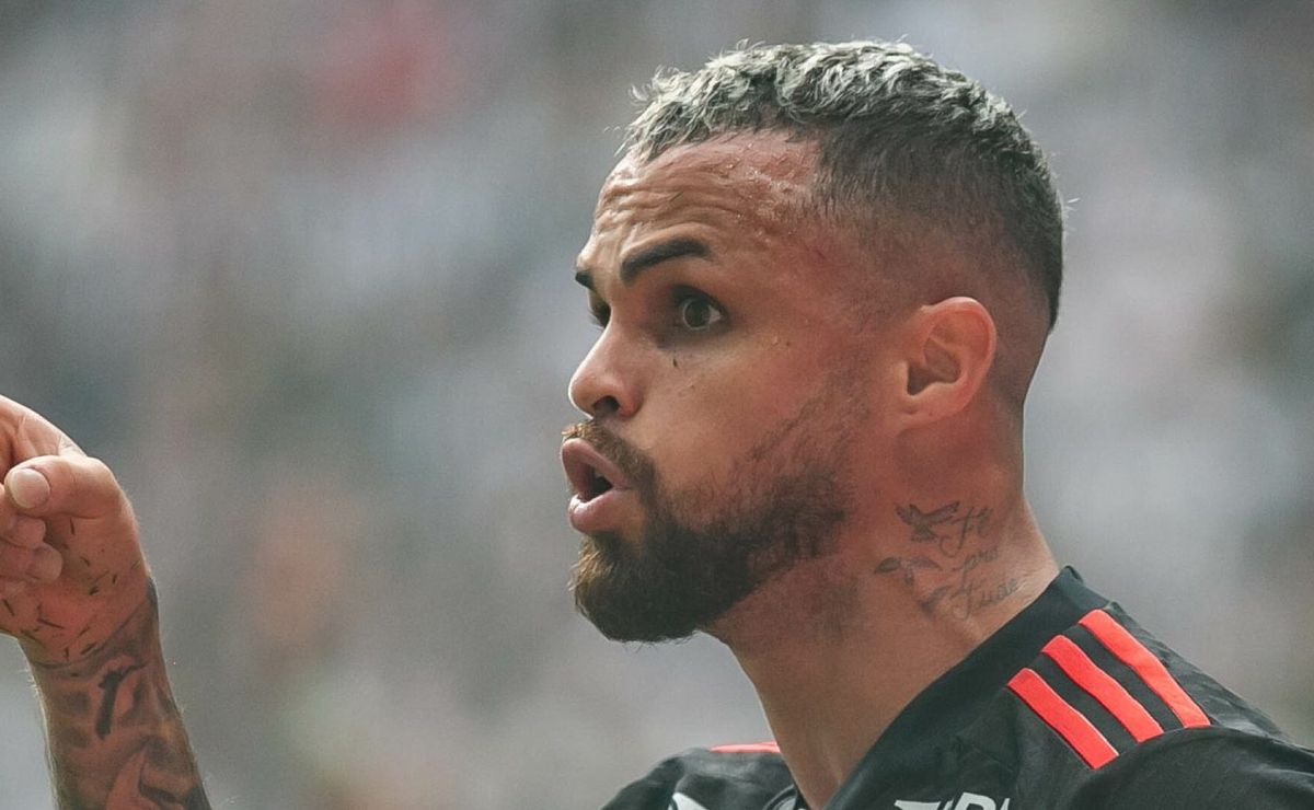 Torcida pede saída de Michael e Cebolinha por 15 milhões de euros.