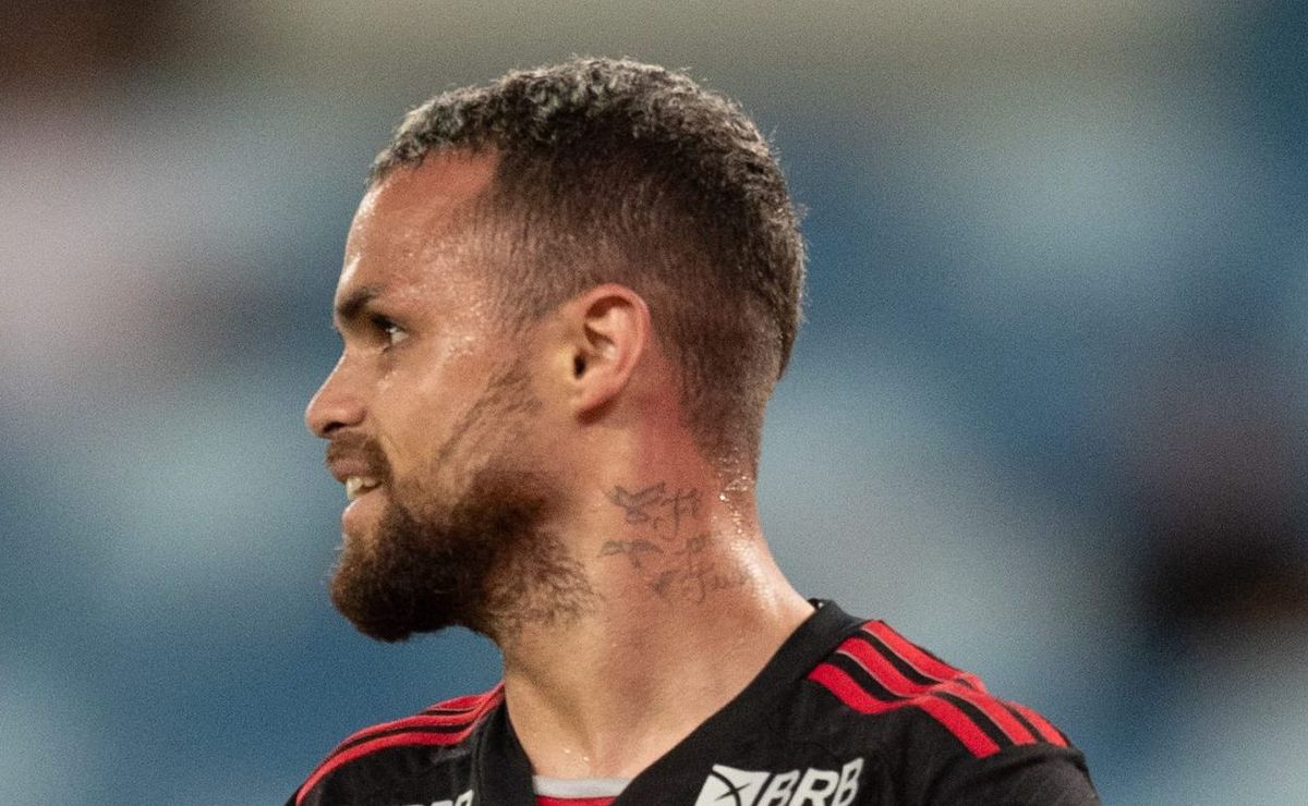 Michael recebe críticas da torcida e decisão no Flamengo após jogo fraco