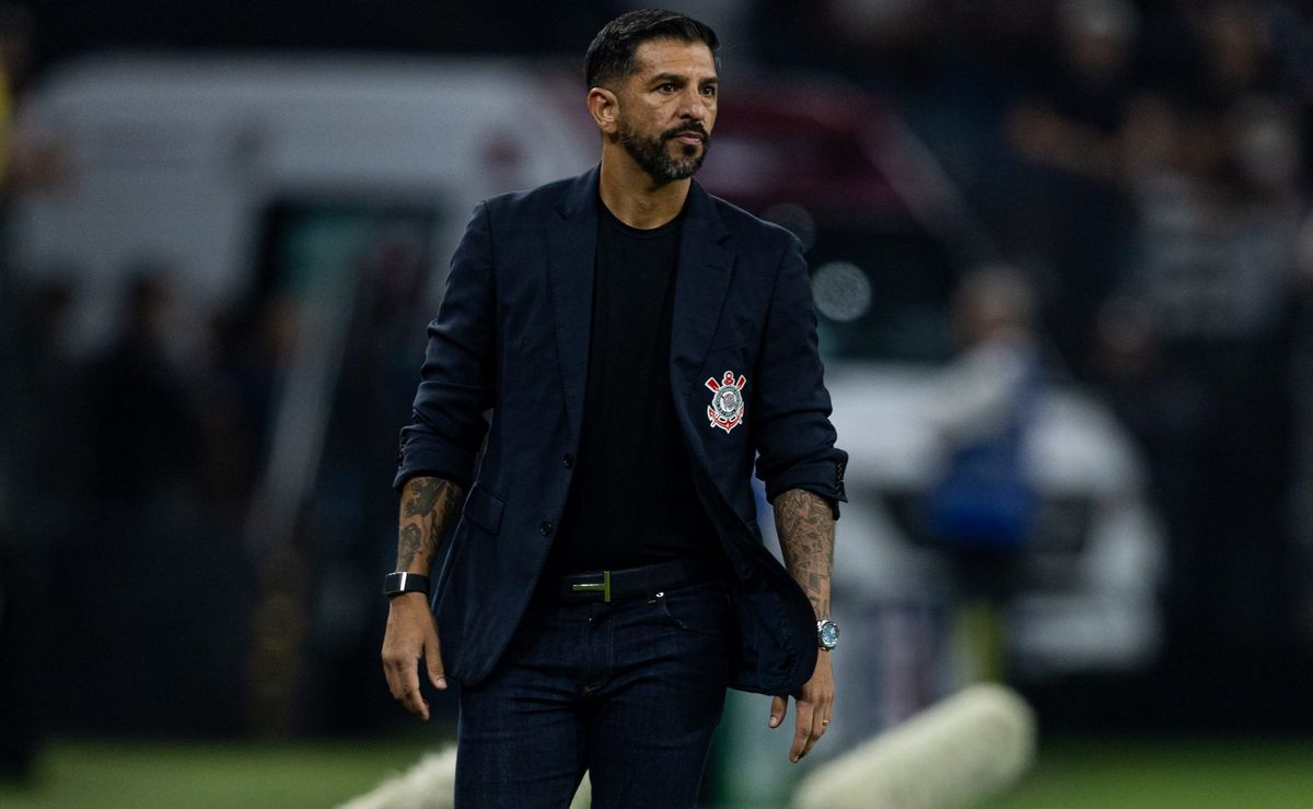 Prioridade do Corinthians no Brasileirão: alerta de Emiliano Díaz sobre riscos.