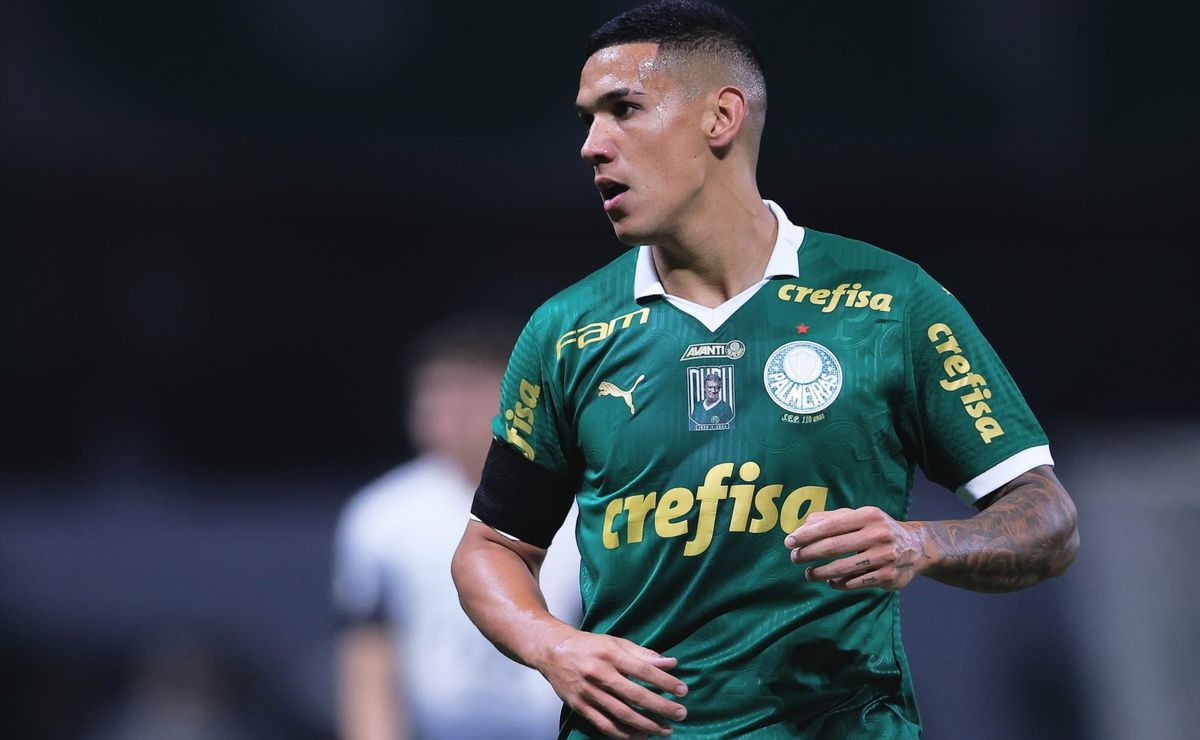 ELE FICA! Naves decide permanecer no Palmeiras e descarta saída nesta temporada