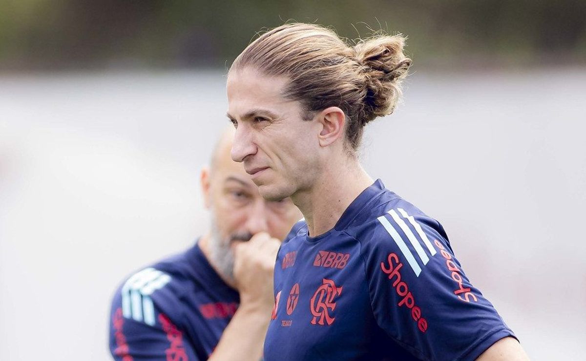 Flamengo se interessa por 4 reforços e pode presentear Filipe Luís com zagueiro Vitão
