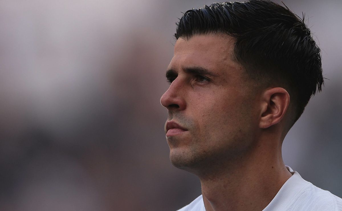 ADAPTOU? Héctor Hernández tem gol e assistência nas últimas participações em campo