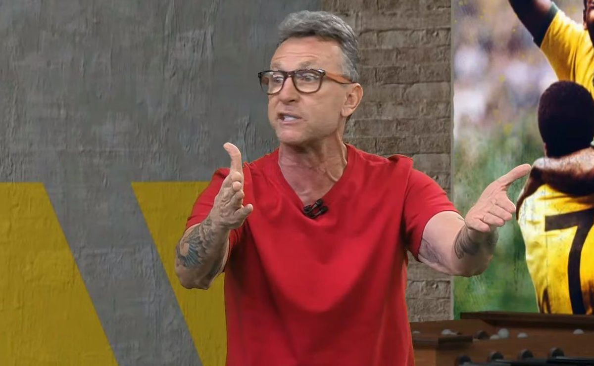 Neto elogia Marcos Rocha e Mayke como os melhores laterais do Brasil