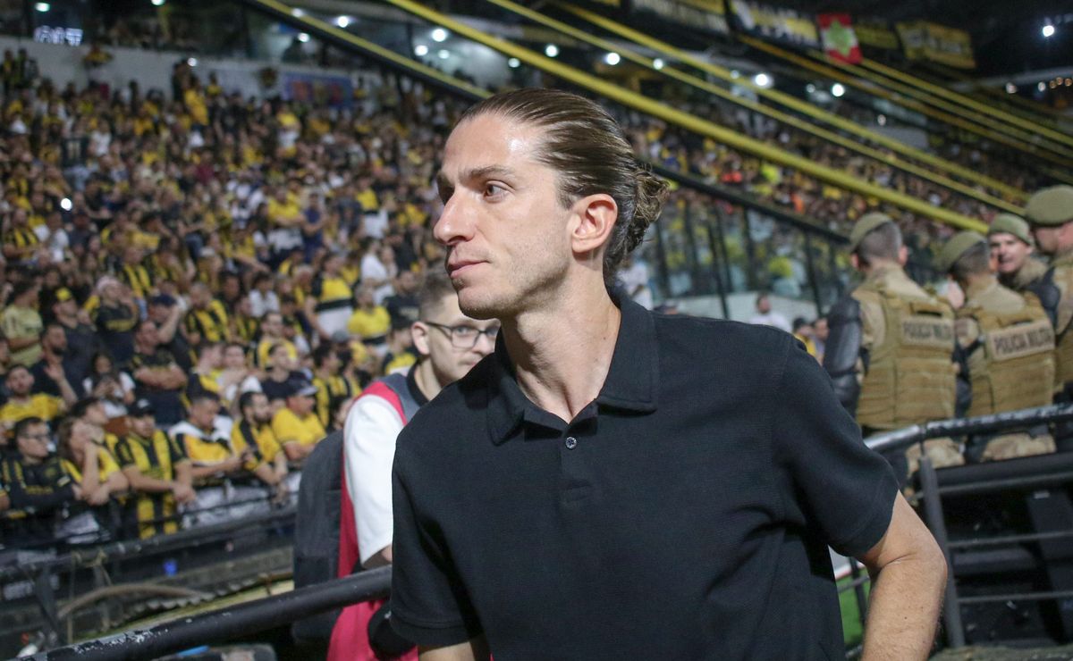 Filipe Luís tem sequência invicta interrompida pelo Flamengo na Libertadores.