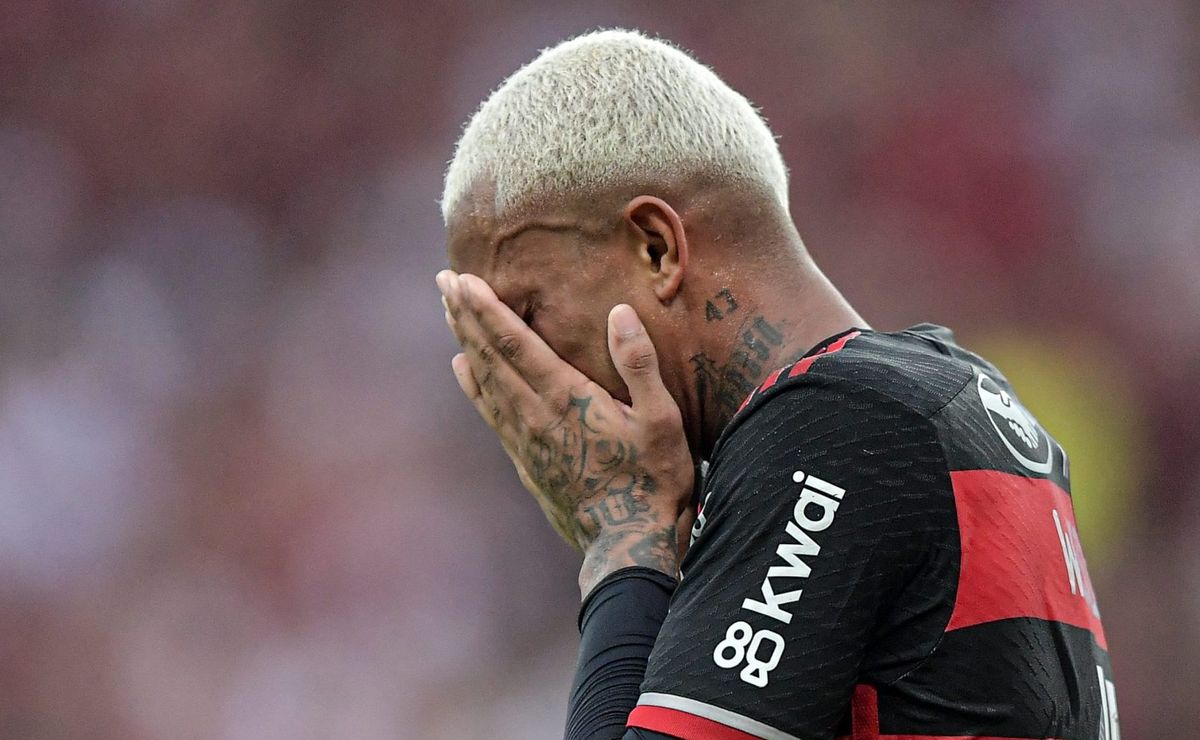 Discussão de Wesley com Torcedor após Vexame do Flamengo na Libertadores: Aspectos do Futebol