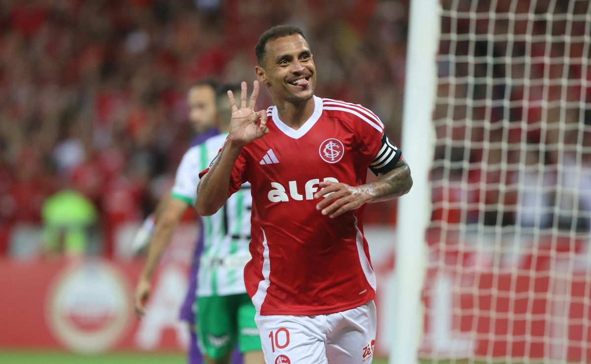 Tostão avalia futebol do Internacional: “É o time que tem jogado de maneira melhor na Libertadores”