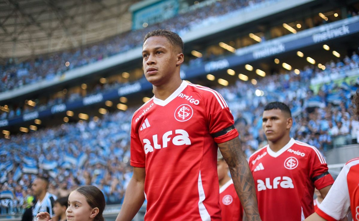 Vitinho pode ser suspenso no Internacional e corre risco de perder o clássico Gre-Nal