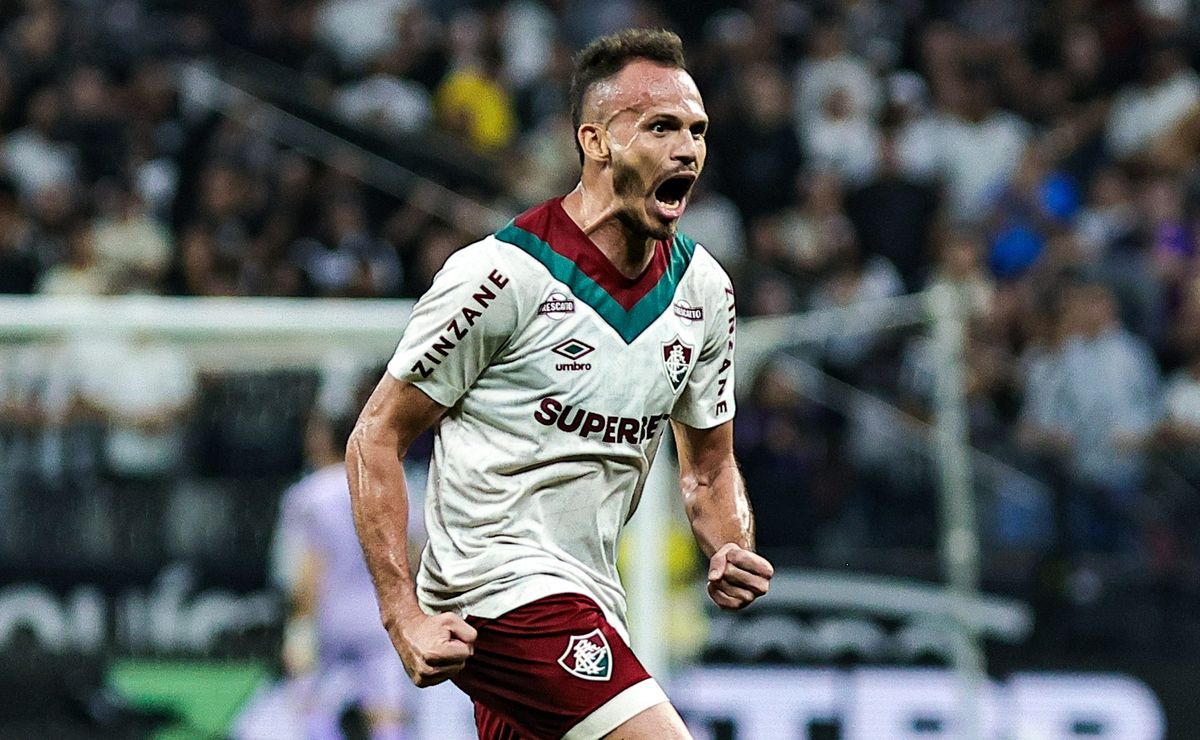 Renê marca golaço decisivo na vitória do Fluminense sobre o Corinthians.