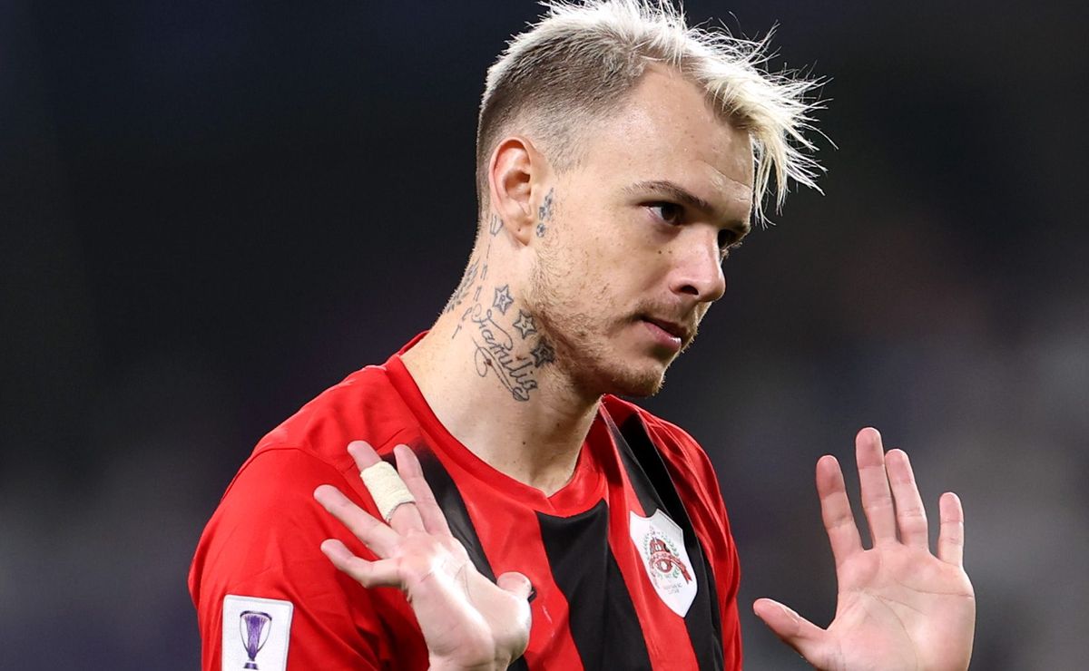 Bap aprova possibilidade de chegada de Róger Guedes ao Flamengo em 2025