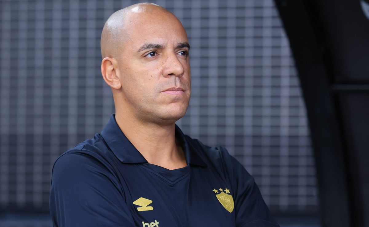 GRANDE VITÓRIA! Treinador rival desabafa sobre derrota e destaca Memphis, Yuri e Romero.