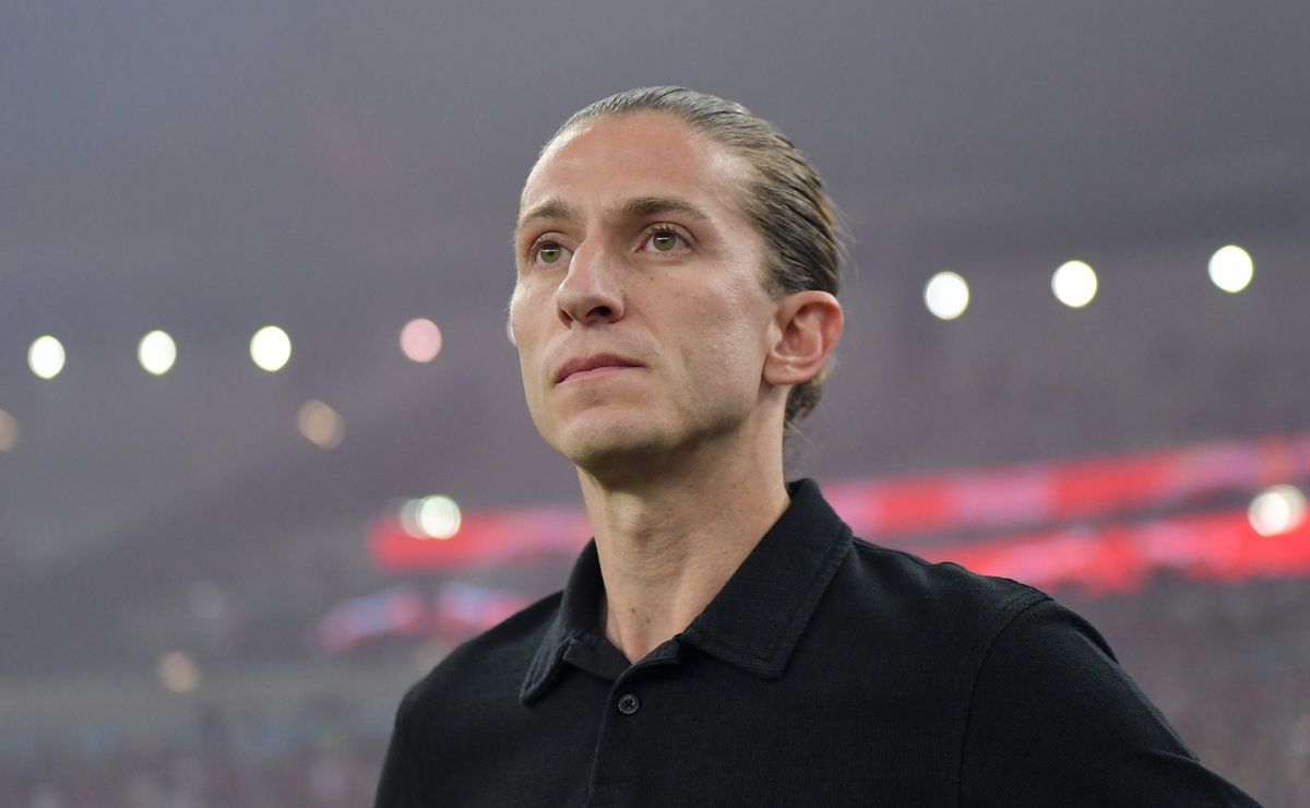 Flamengo receoso com possível convocação de Filipe Luís para Seleção Brasileira.
