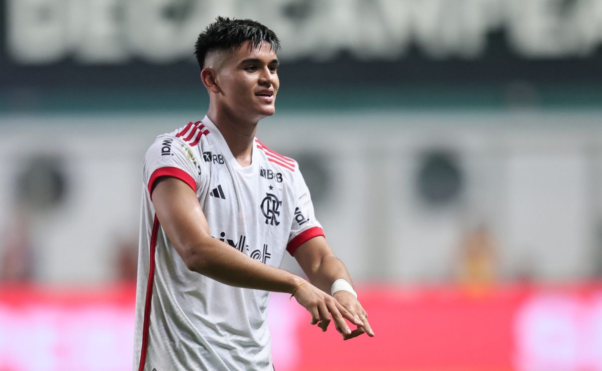 Alcaraz pode retornar ao Flamengo com interesse de times ingleses.