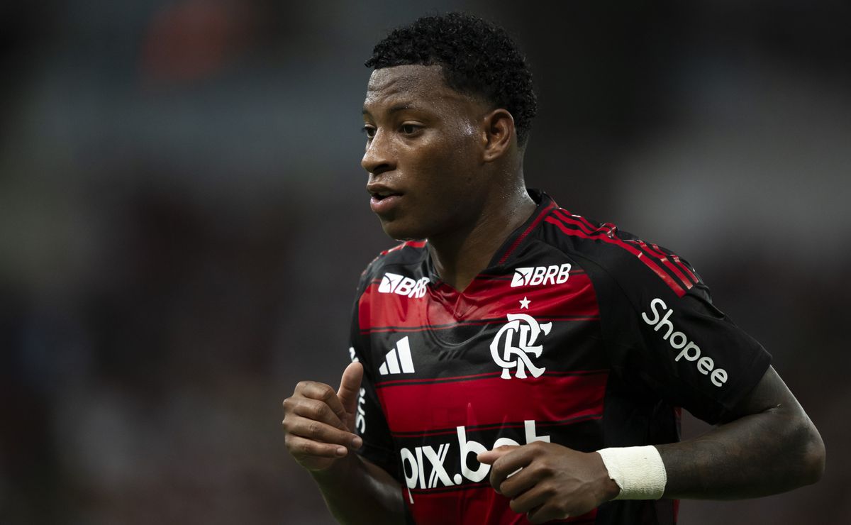 ALERTA LIGADO NO NINHO DO URUBU! Expectativa cresce nos bastidores com possível volta de peça importante para duelo contra o Corinthians!