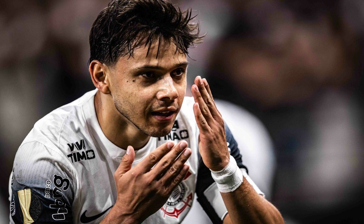 Romero prevê vitória do Flamengo sobre o Corinthians no Brasileirão Betano.