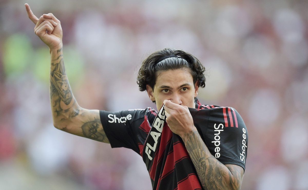Flamengo domina Corinthians e assume liderança do Brasileirão Betano 2025