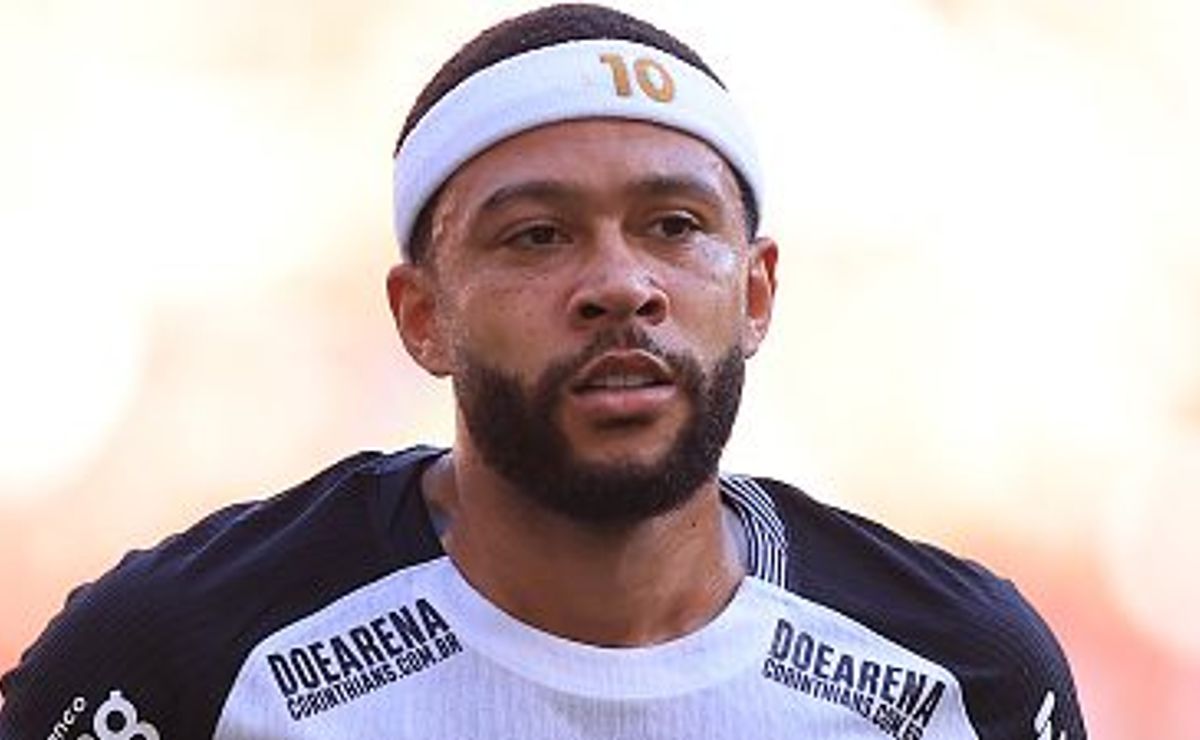 QUEBROU? Memphis pode ficar de fora da estreia de Dorival Júnior