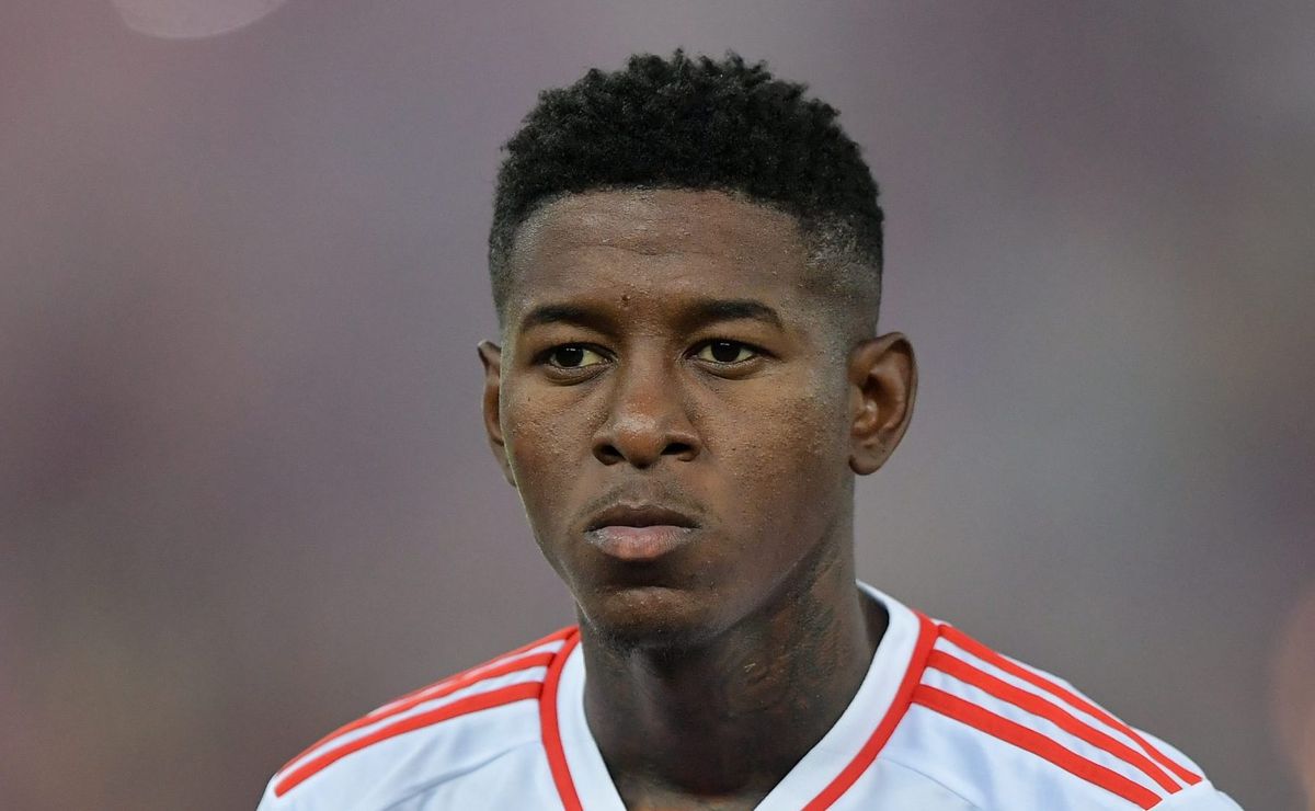 Vitão não será contratado pelo Flamengo e Alex Sandro pode ser solução na zaga