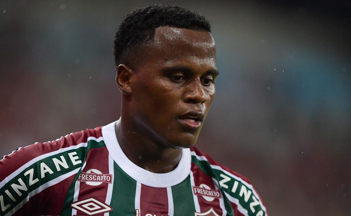 Jhon Arias oscila sob o comando de Renato Gaúcho e ainda tenta reencontrar o bom futebol no Fluminense