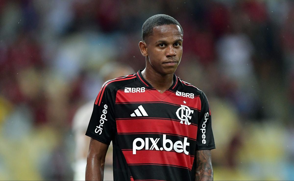 Wallace Yan foi cortado do time principal do Flamengo após briga com colega e baixo rendimento