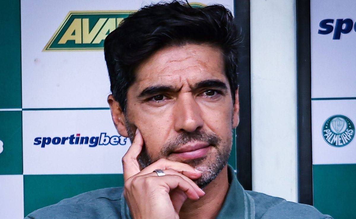 Abel Ferreira negocia renovação de contrato com salário de R$3 milhões no Palmeiras