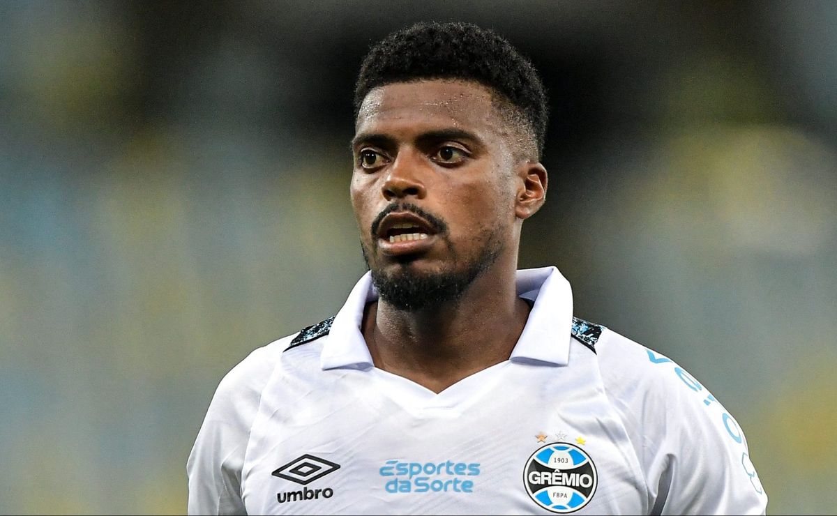 Jemerson desabafa no Grêmio após receber críticas e lamenta derrota: “Olhar para nós mesmos”