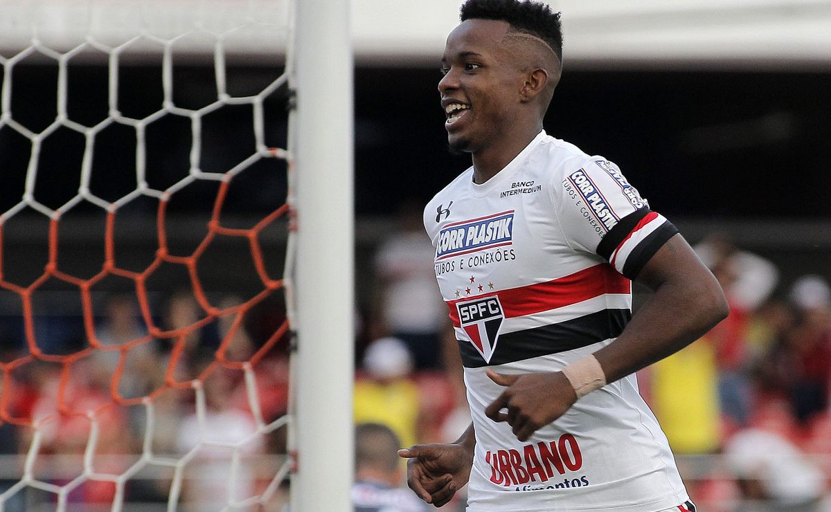 Exclusivo – São Paulo avalia volante no mercado e Thiago Mendes surge novamente