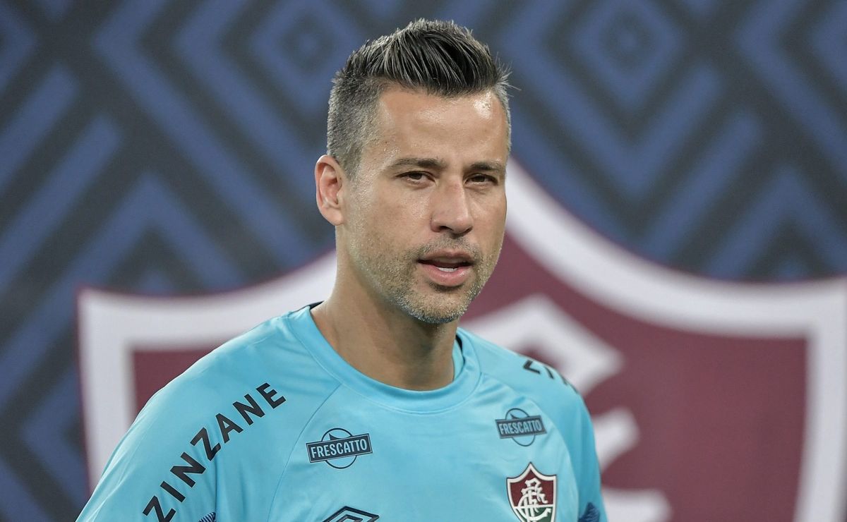 Fluminense define substituto de Fábio e quer contratar goleiro João Paulo, do Santos