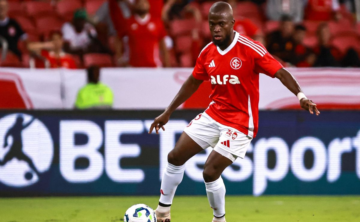 Valencia completa 500 minutos sem gols e vive pressão no Internacional