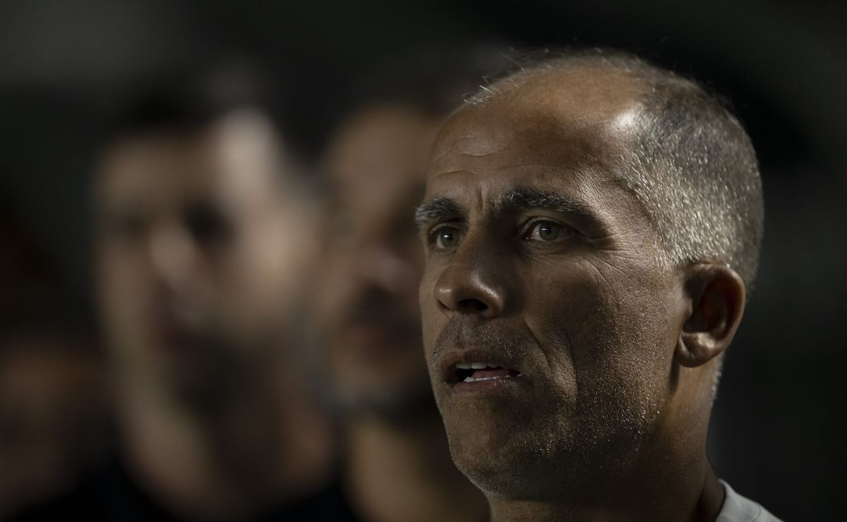 Felipe Maestro sobe o tom e rebate críticas sobre Capasso no Vasco: “Você gosta dele, eu não”