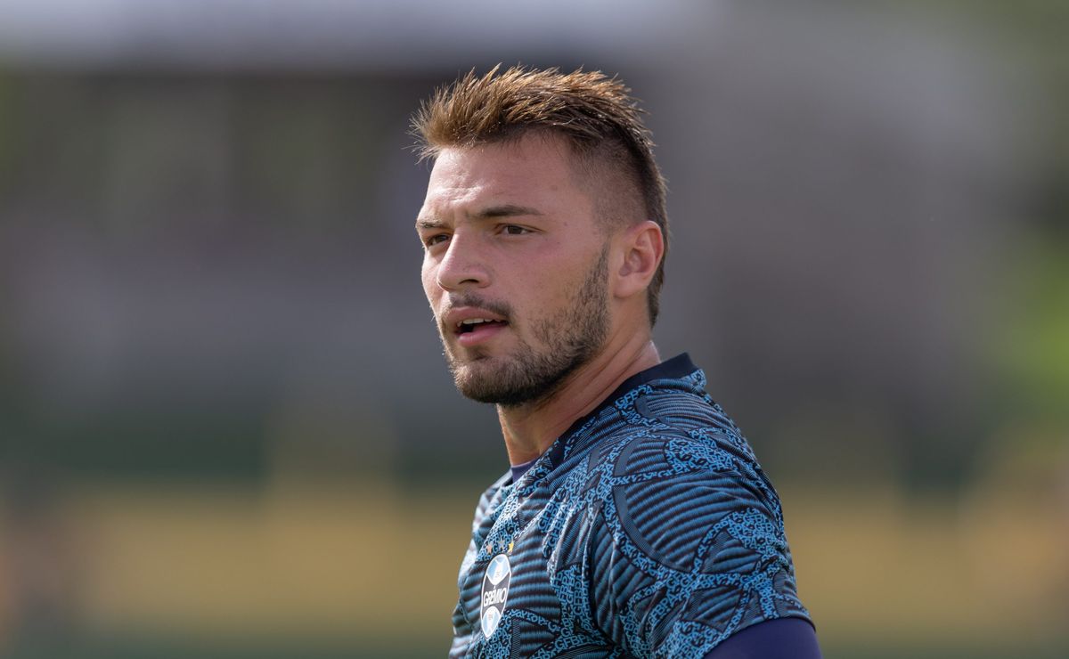 Grêmio busca substituto após acordo de Gabriel Grando com Palmeiras.