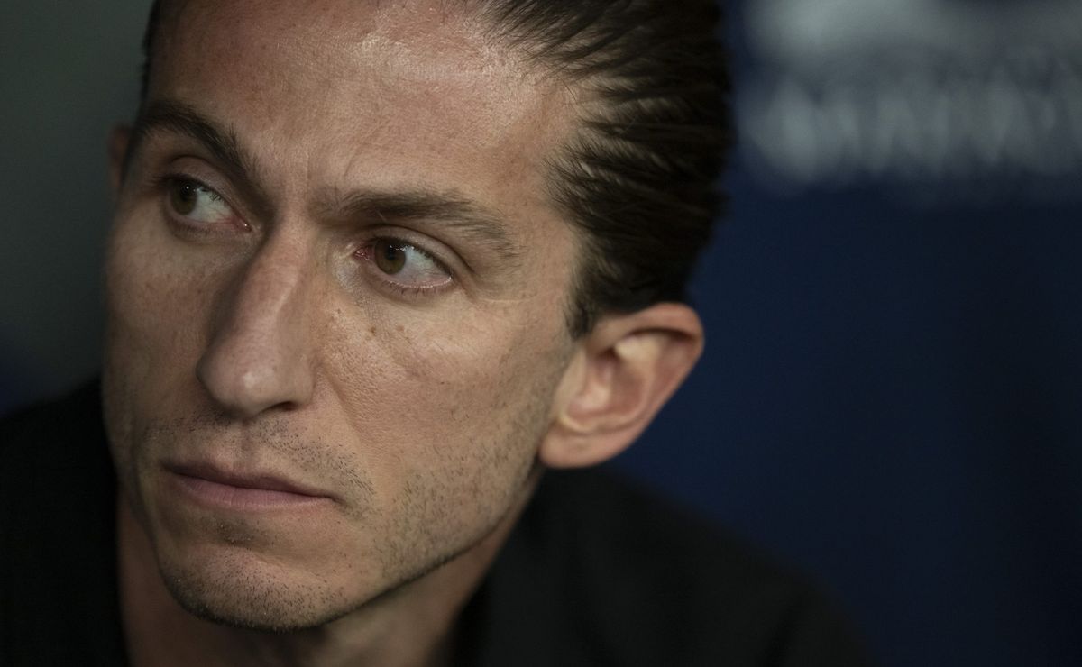 Filipe Luís é criticado por manter Matheus Gonçalves reserva de Michael no Flamengo: “Se perde nas amizades”