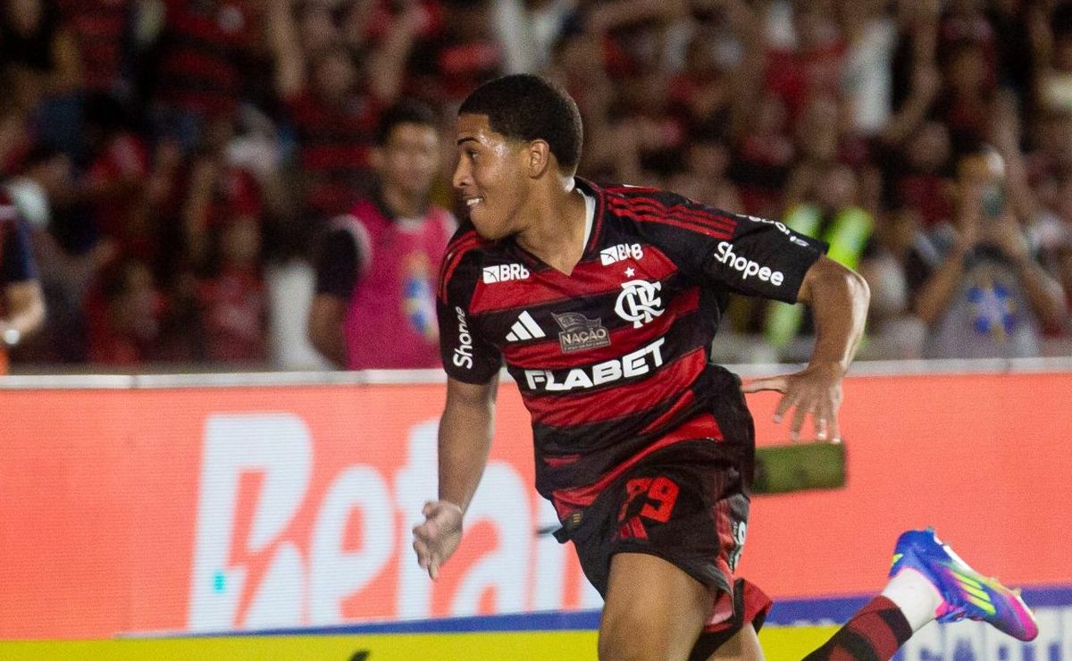 Joshua enche os olhos de Filipe Luís e R$ 450 milhões são valores da multa rescisória no Flamengo