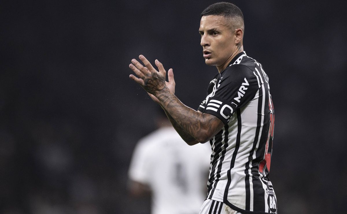 Guilherme Arana e Júnior Santos devem ser liberados pelo DM para voltar ao Atlético contra o Cruzeiro