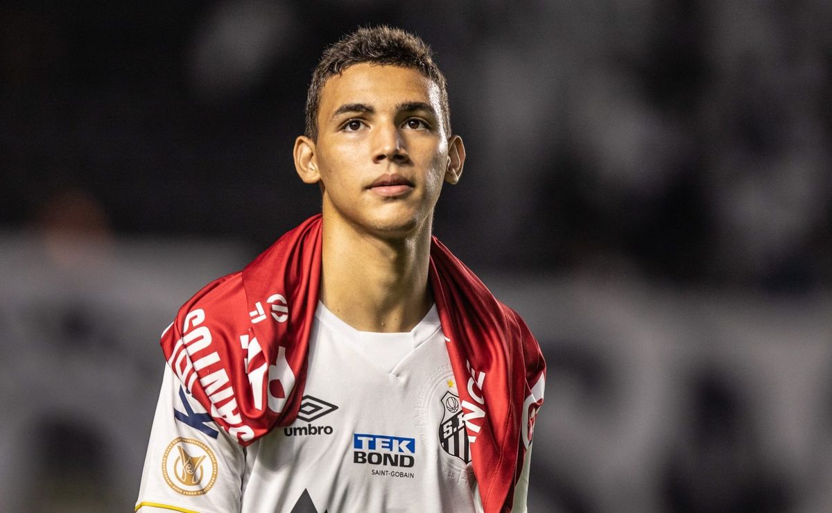 Deivid Washington deve ganhar mais chances no Santos após chegada de Cléber Xavier