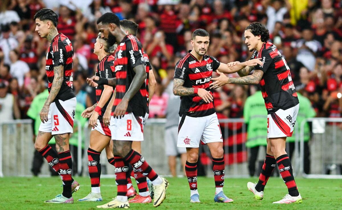 Flamengo confirma importante desfalque e define escalação para duelo contra o Cruzeiro.