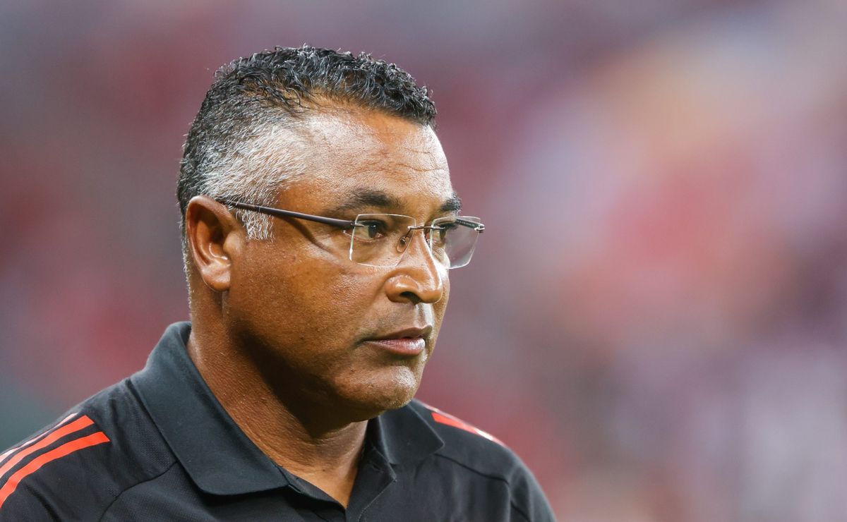 Roger Machado recebe críticas da torcida Colorada após derrota de virada para o Corinthians