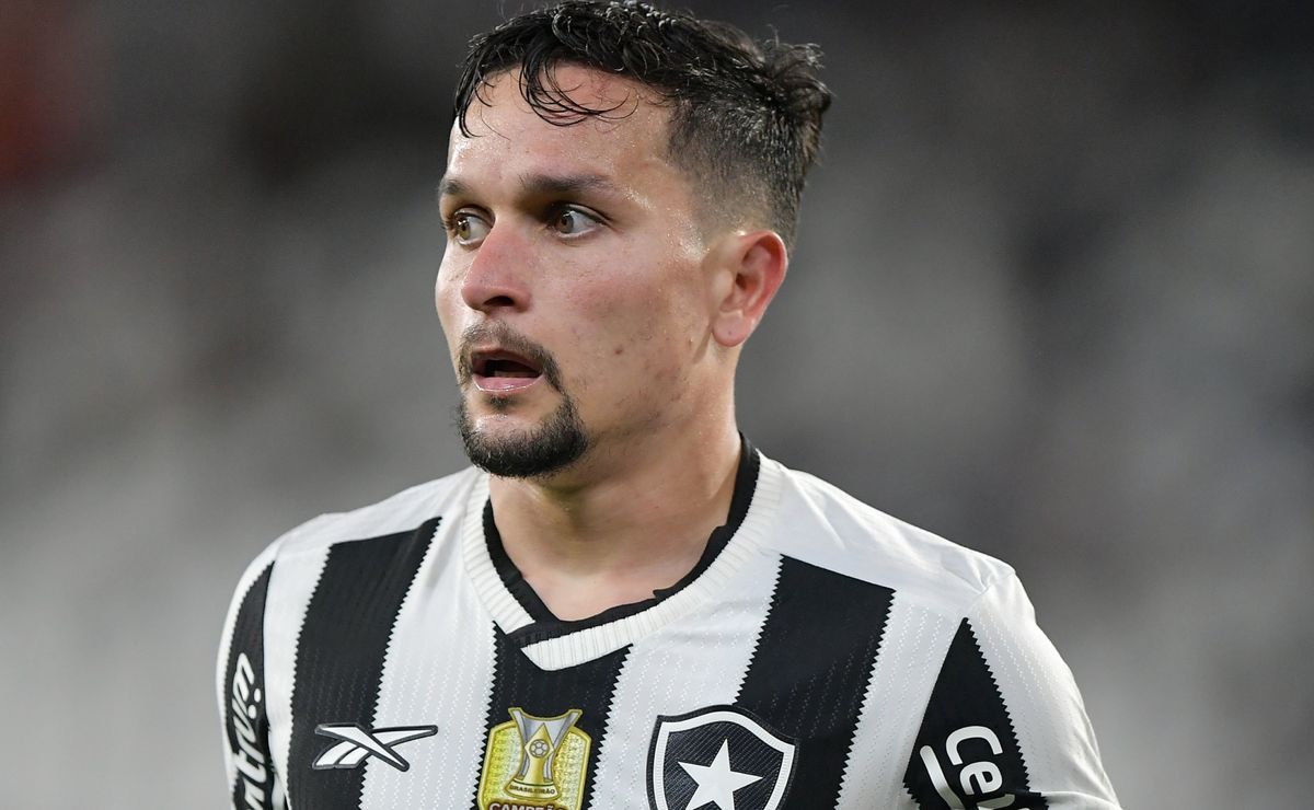 PC Vasconcellos detona atuação de Artur no Botafogo: ”A produção dele é muito baixa”