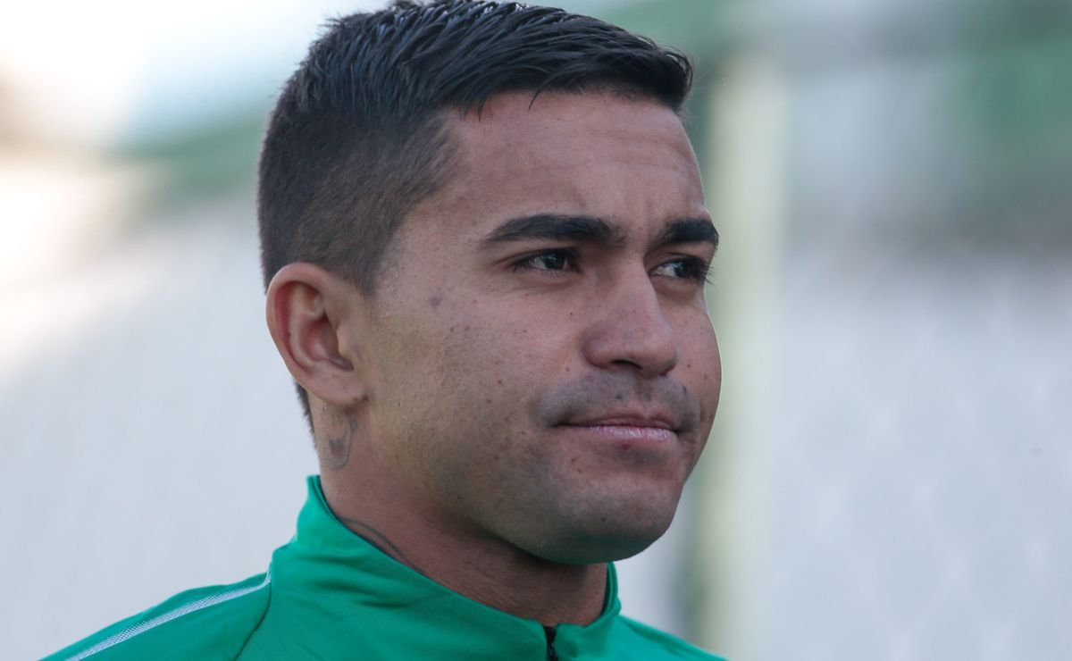 Dudu quis provocar Cruzeiro usando a camisa 92, mas foi contido pelo Atlético-MG e usará a 77
