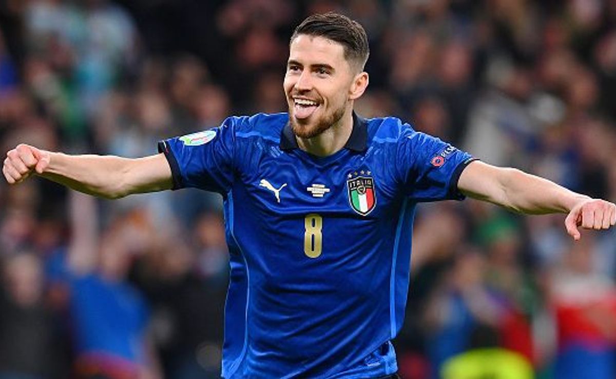 Jorginho faz contato oficial com José Boto e comunica que será jogador do Flamengo