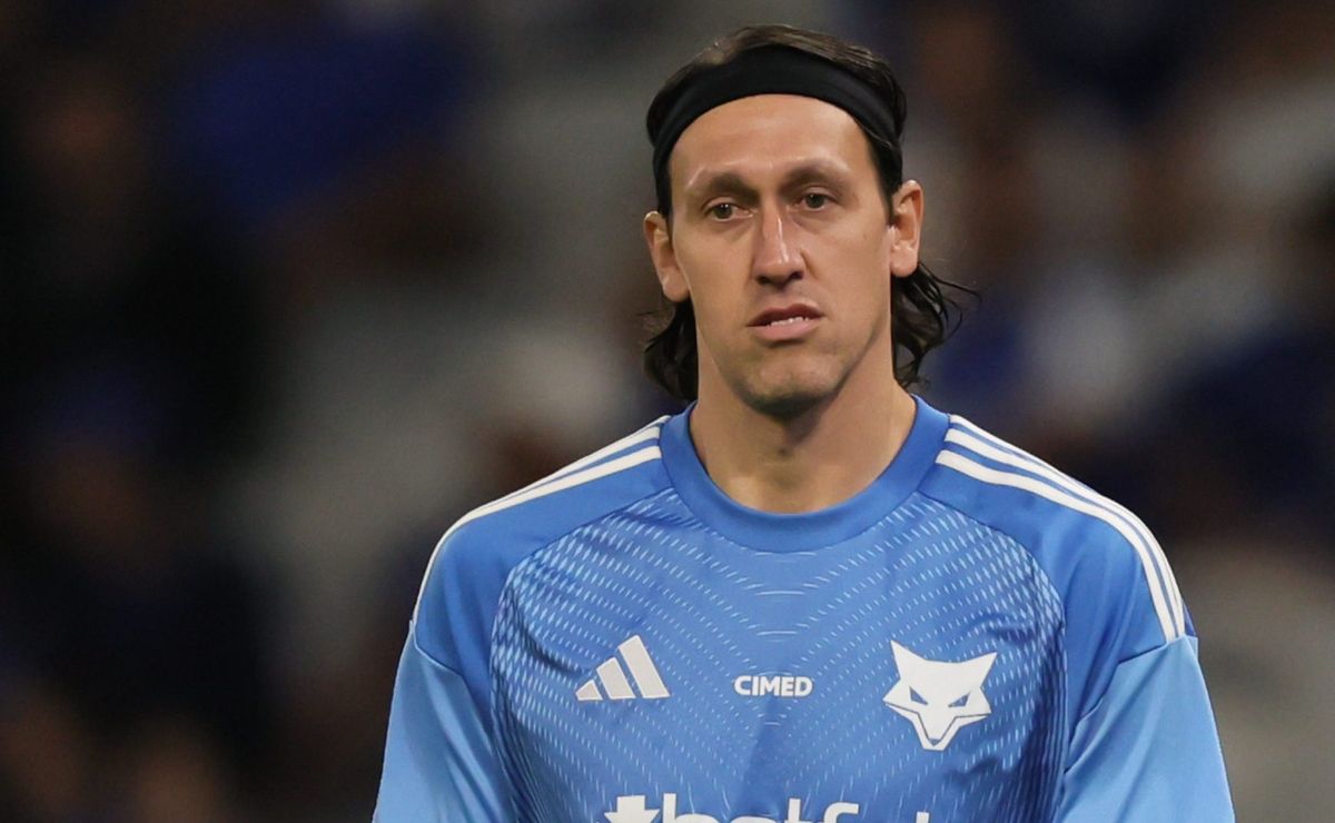 Cássio vem a público e rasga elogios a Filipe Luís após Cruzeiro x Flamengo: “Muito promissor”