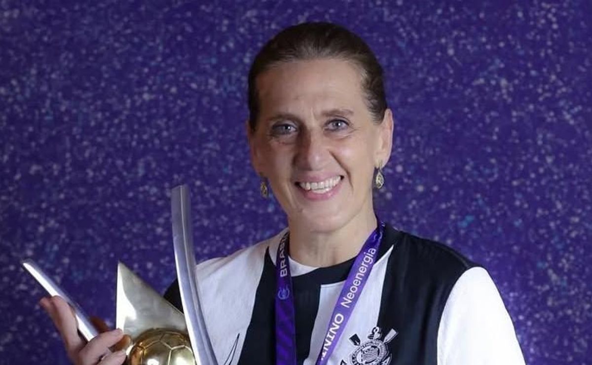 Diretora do Corinthians Feminino, Iris Sesso, esclarece negociação com Carlos Roberto Elias
