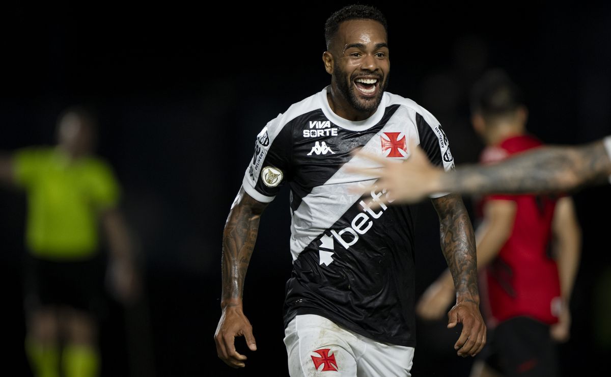 Alex Teixeira volta a receber mais oportunidades no Vasco; veja a minutagem do atacante