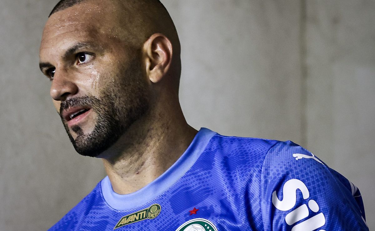 Com Lomba perto do fim do contrato, Palmeiras busca goleiro para reserva de Weverton
