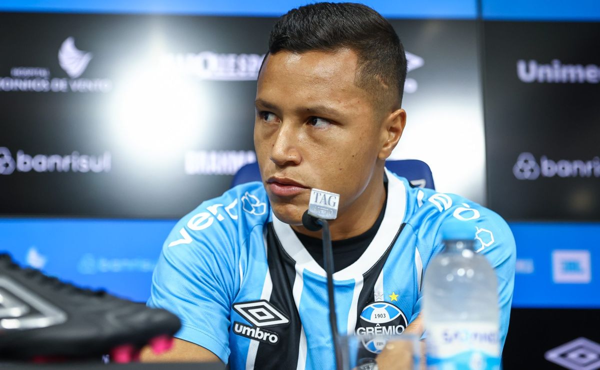 Marlon sai em defesa de Jemerson após críticas da torcida do Grêmio: “Tenho certeza”