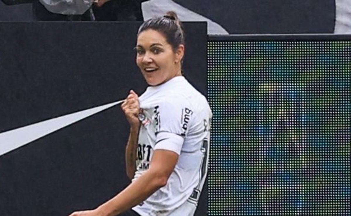 Gabi Zanotti destaca goleada do Corinthians e valoriza gestão do elenco para a temporada