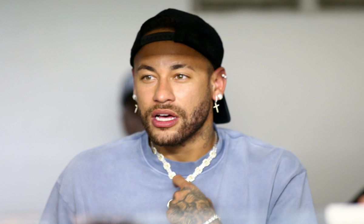 Neto ironiza Neymar após declarações sobre o Santos, em meio à crise no clube