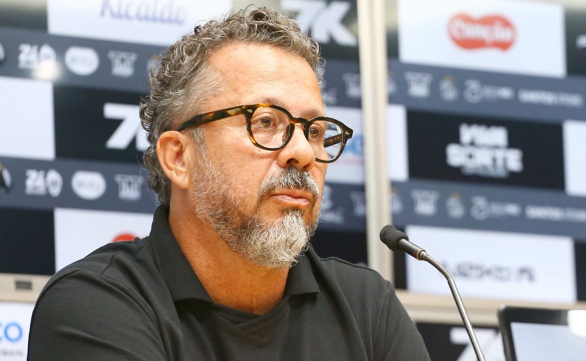Cléber Xavier barra 4 medalhões, Tiquinho e Gil são citados e treinador recebe respaldo da diretoria 