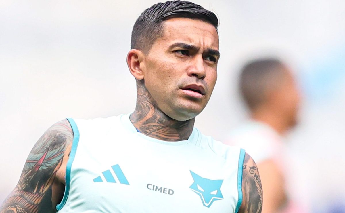 “Vou ter que jogar”; Dudu abaixa o tom sobre gramados sintéticos no Atlético-MG após criticar o do Palmeiras
