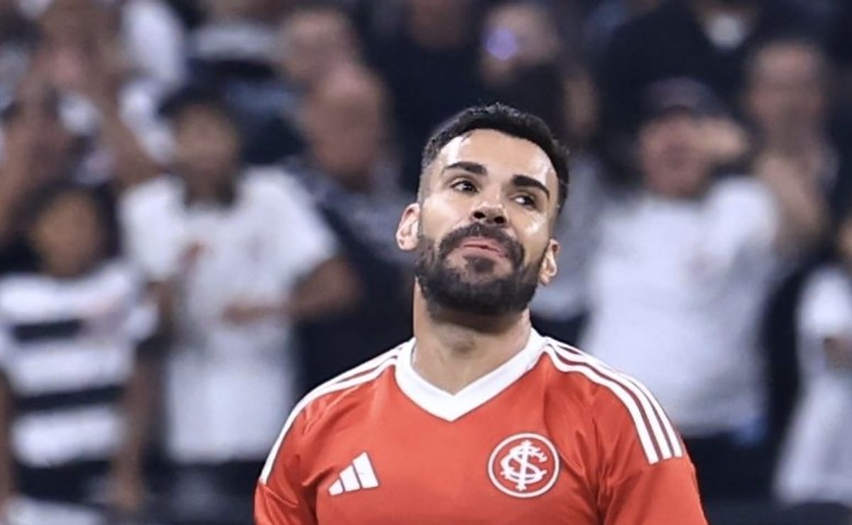 Internacional deixa lateral para depois e vai contratar um meia para ser titular no lugar de Bruno Henrique